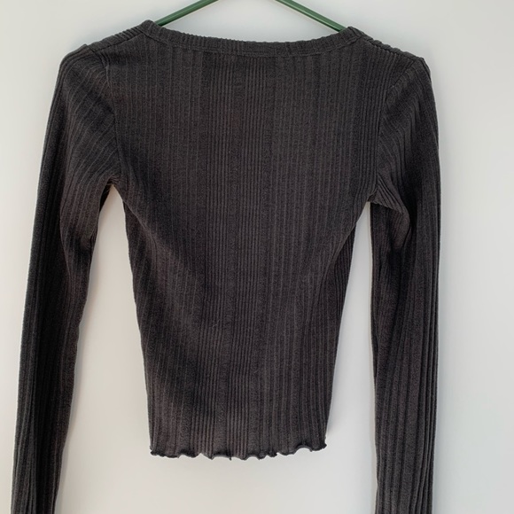 🛍3/$25  AERO Cropped Shirt - Picture 2 of 3